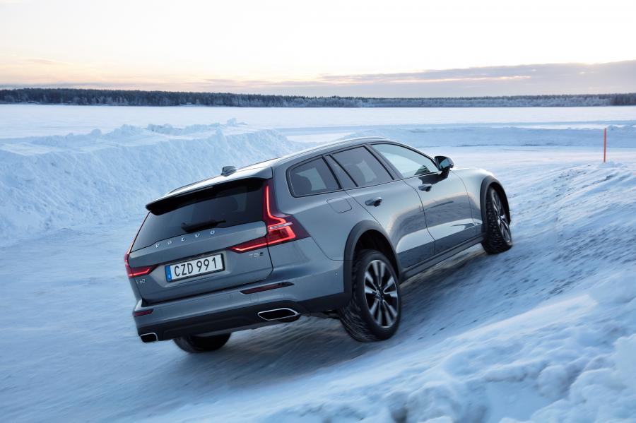  Volvo V60 T5 Cross Country 2018 года  (WW) (фото 32 из 44)